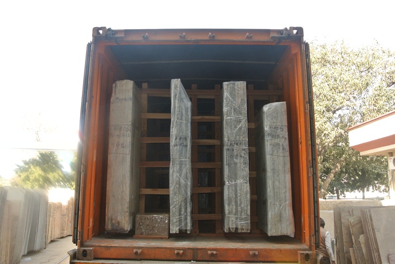 LOADED SLAB CONTAINER